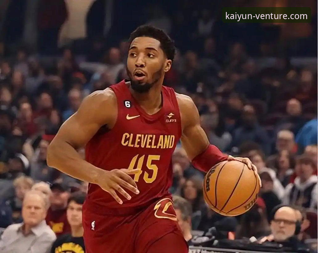 开云体育客服 米切尔42分力挽狂澜,骑士险胜魔术背后的战术博弈详解